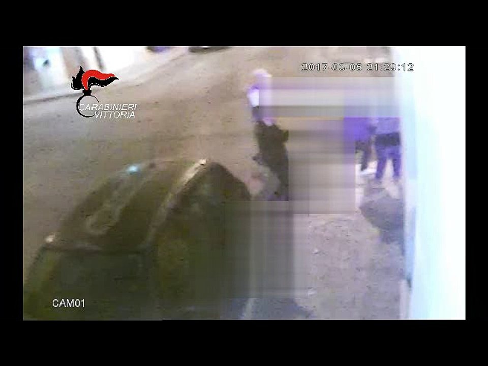 Vittoria, rapina a un minore