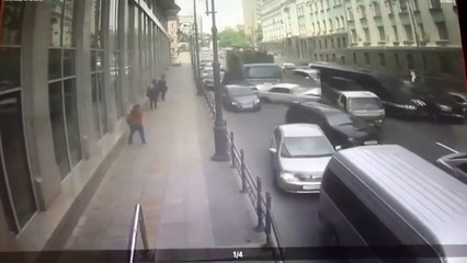 Un camion perd ses freins.