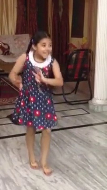Cute Little Girl Viral Dance on Indian Song - Comedy Funny  Video Hits Social Media 2021