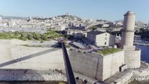 Le défilé Jacquemus à Marseille filmé par un drone