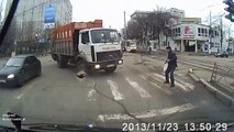 Lucky pedestrians and crazy Russian drivers p.ád 1