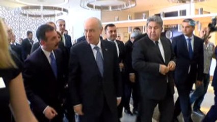 Bahçeli'nin Ferdi Tayfur Şarkıları Eşliğinde Çay Keyfi