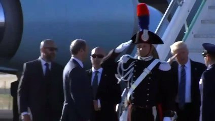 À sa sortie de l'avion en Italie, Mélania Trump met un nouveau vent à son mari Donald Trump