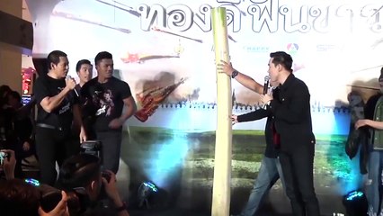 Võ Sĩ Thái Lan Biểu Diễn Đá Cây Chuổi Cực Hài Hước Và Bá Đạo