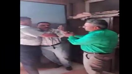 لحظة محاولة انتحار موظف في هيئة التأمين الصحي بالجيزة.. شاهد السبب