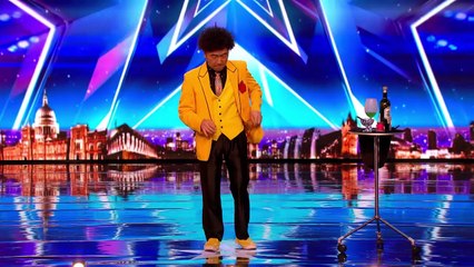 Britain’s Got Talent - un magicien avale des lames de rasoir