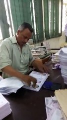Un homme tamponne plus vite que son ombre