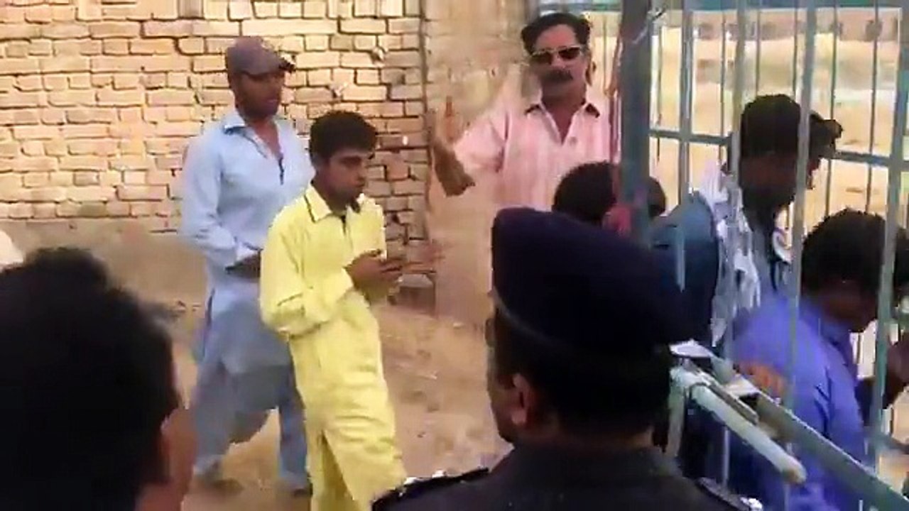 Police Not Allowing PTI Workers To Go Inside Jalsa Gah