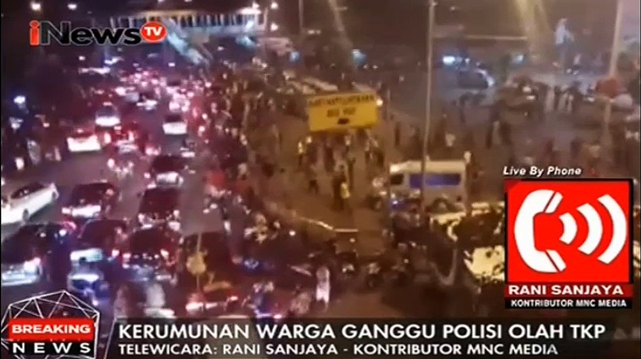 Kerumungan Warga Ganggu Polisi Olah TKP