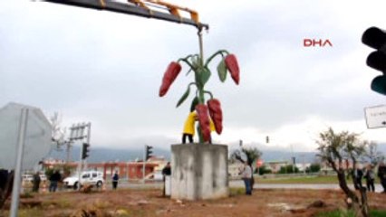 Gaziantep Islahiye'ye Kırmızı Biber Heykeli