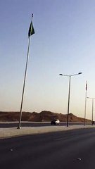 Coba Perhatikan Kejadian yang aneh hari ini di Saudi Arabia, bagaimana mungkin bendera saudi berkibar sementara bendera