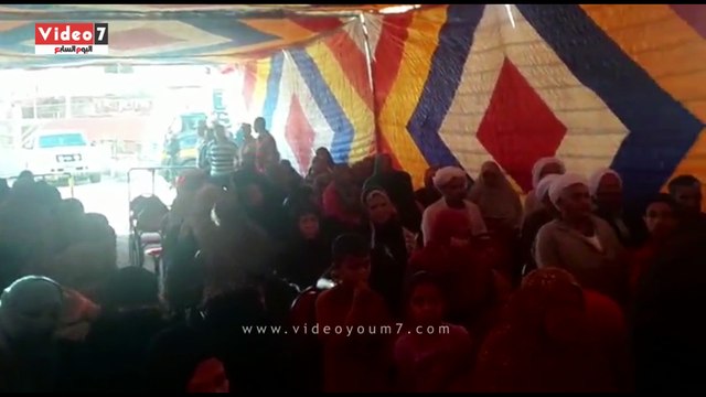 مديرية امن الاسماعيلية تستكمل توزيع 1000 كرتونة مواد غذائية على الاسر الفقيرة بالمحافظة