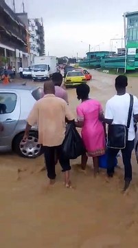 Abidjan/ Riviera Palmeraie - Les voies inondées par la pluie
