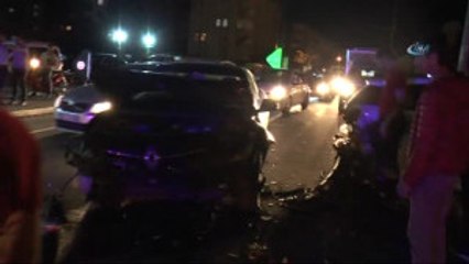 Şanlıurfa'da Zincirleme Trafik Kazası: 1'i Bebek 4 Yaralı