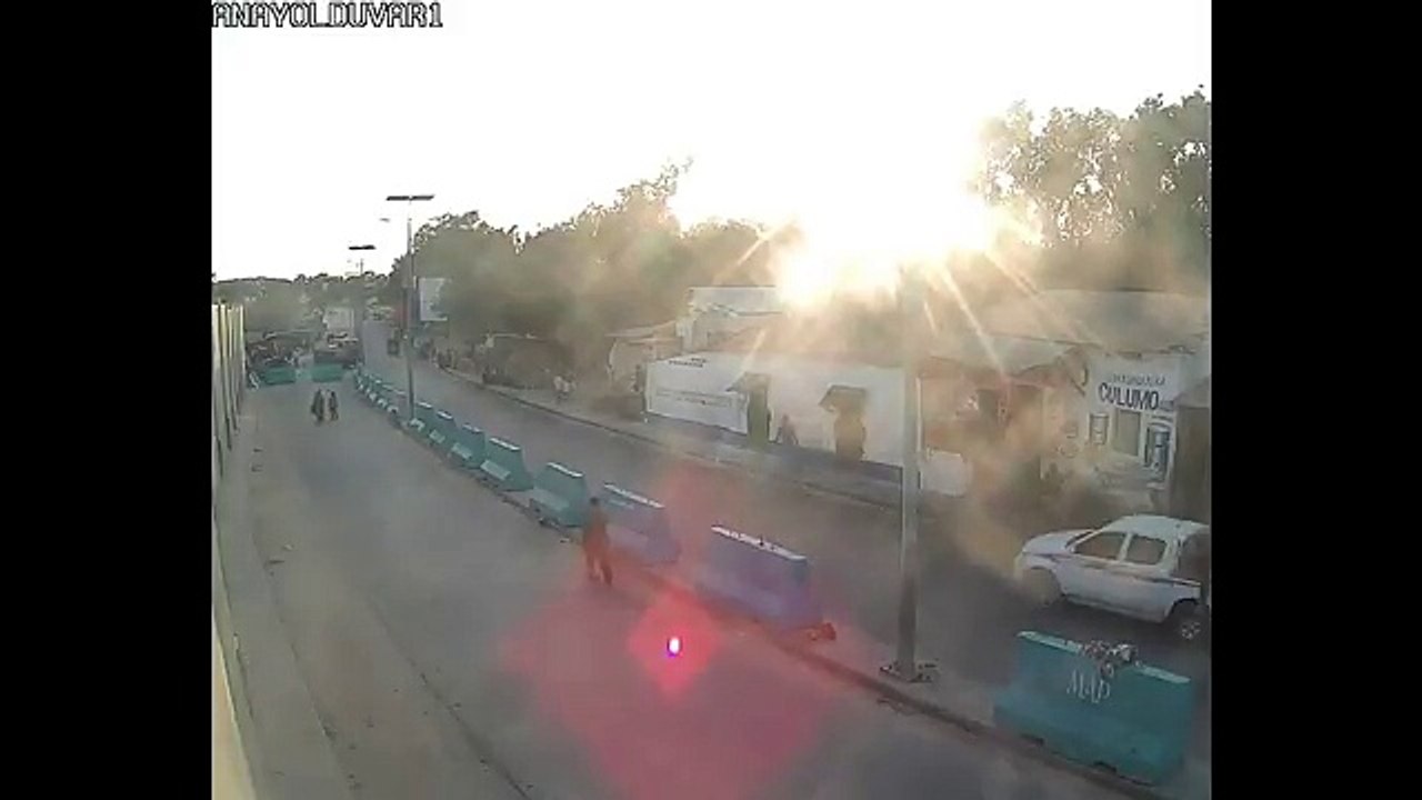 Daawo Muuqaal ay Camerada qarsoon ee cctv ka Duubtay Qaabki uu udhacay Qaraxi dekeda muqdisho