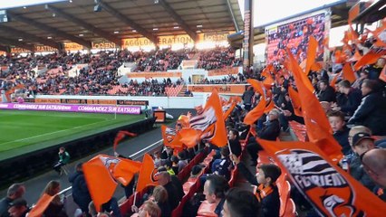 DRAPEAUX A GOGO POUR L'ECOLE DE FOOT DE LOCQUELTAS AU MOUTOIR DE LORIENT !