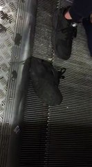 Sa basket coincée dans un escalator de la Stib à Albert