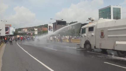Saqueos, gases, agua y "represión" en marcha contra Constituyente