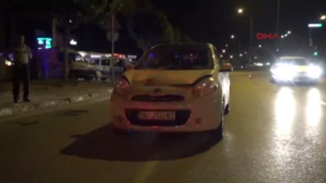 Bursa'da Direksiyon Hakimiyetini Kaybeden Otomobil Polise Çarptı