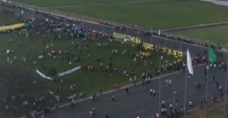 Anti-Temer Protesters March on Brazil's Congress