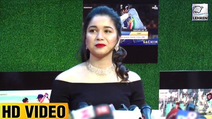 Sachin Tendulkar's Beautiful Daughter Sara Gets Emotional At Sachin's Movie Premiere