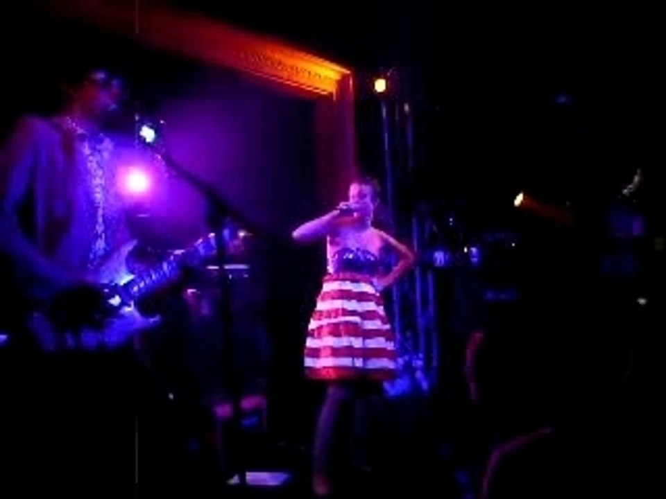 simone elle est bonne - Poupée plastique