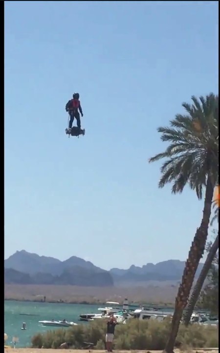 Franky Zapata teste son Flyboard Air sur le Lake Havasu en Arizona ...