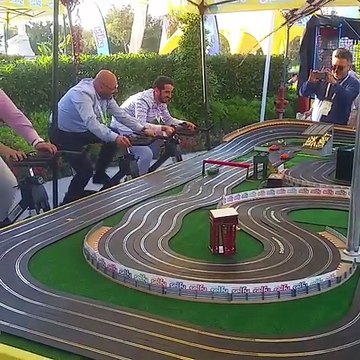 Un circuit électrique alimenté par des vélos d'appartement à installer dans toutes les salles de gym