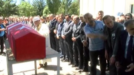 Silahlı Saldırıda Hayatını Kaybeden Başhekim Berilgen, Son Yolculuğuna Uğurlandı