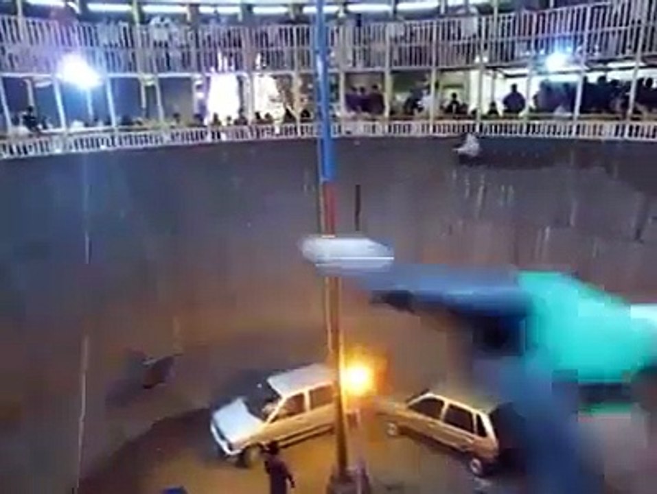 سرکس میں موت کا کنواں سنا بھی ہوگا اور دیکھا بھی ہو گا۔ لیکن ایسا موت کا کنوان نہ پہلے کسی نے دیکھا نہ سنا۔