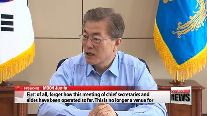 President Moon Encourages Open Debate at First Meeting of Chief Aides