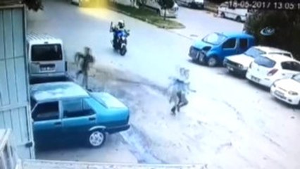 Polisi Karşısında Görünce Seyir Halindeki Motosikletten Atlayıp Böyle Kaçtılar