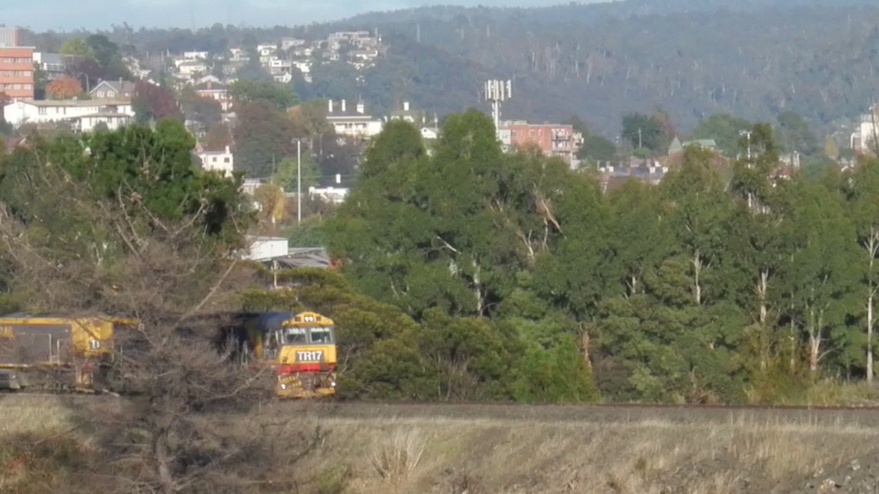 TR17 TR09 #34 log train Henry street bridge