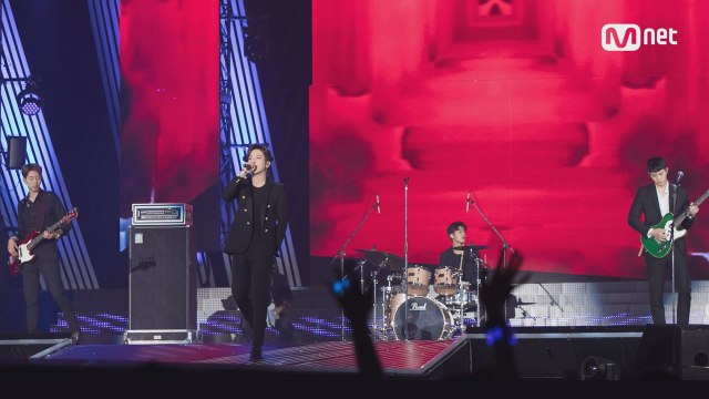 KCON 2017 JAPAN×M COUNTDOWN ｜씨엔블루 (CNBLUE) _ INTRO+헷갈리게 (Between Us)