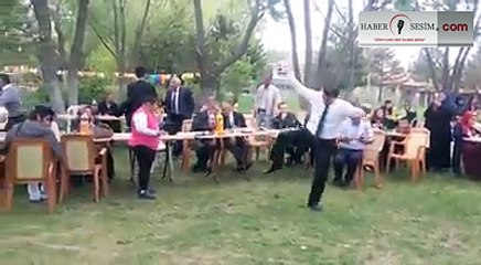 Kaymakam’dan Müthiş Zeybek Oyunu