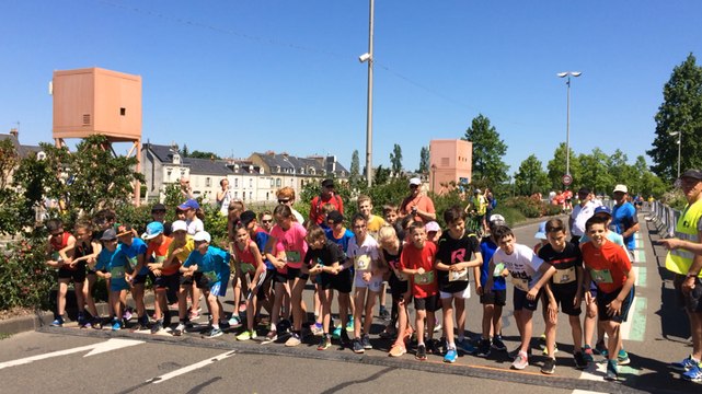 Courir au Mans : top départ de la course des enfants