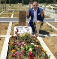 Erzurumspor Başkanı, Şampiyonluk Kupasını İbrahim Erkal'ın Mezarına Götürdü