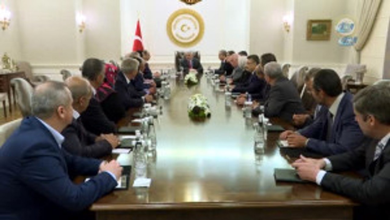 Başbakan Yıldırım, Silivri ve Çatalca İlçe Başkanları ve Köy Muhtarlarını Kabul Etti