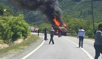 Kum yükle kamyon alev alev yandı