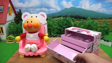 アンパンマン人形を化粧でビフォーアフター！ 化粧おもちゃ / Anpanman gets a make over!! Fun make up kit