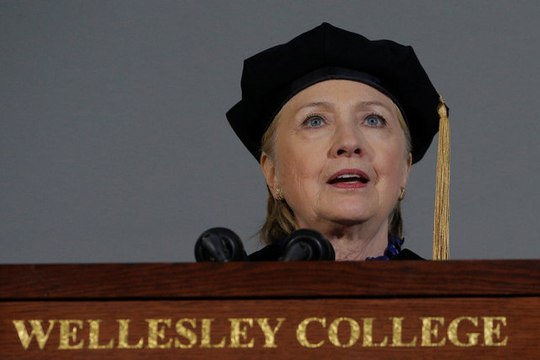 Clinton hurls zinger at Trump during Wellesley College speech