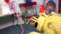 Giant Killer Bee Attacks Stings Girls Victoria & Annabelle Toy Freaks Spatula Girl