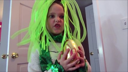 Leprechaun Attacks Spatula Girl with Snakes Find The Hidden Easter Bunny