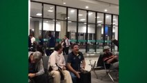 Botafoguenses encontram delegação do Flamengo em aeroporto e tiram onda