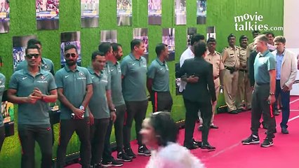 Download Video: Indian Cricket Team At Sachin Movie GRAND Premiere -MS Dhoni, Yuvraj Singh, Shikhar Dhawan 2017