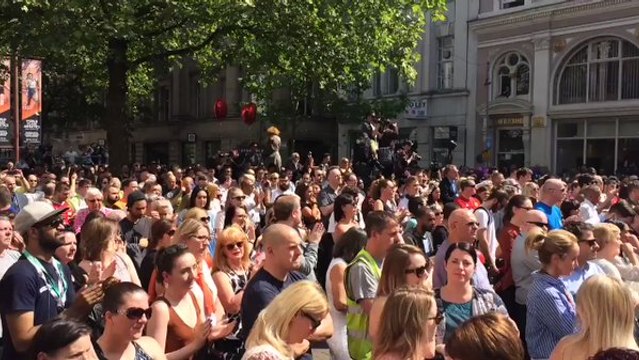 Manchester Memorial Crowd Spontaneously Sings Oasis Hit 'Don't Look Back in Anger'