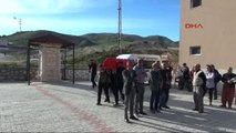 Tunceli Açlık Grevi Yapan Kemal Gün, Teslim Aldığı Dhkp-C'li Oğlunun Kemiklerini Toprağa Verdi