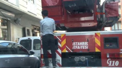 Apartmanın Çatısına Çıkan Çocuklar Komşularını Harekete Geçirdi