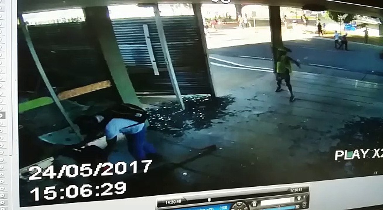 Manifestantes depredam prédio de ministério durante protesto contra Temer