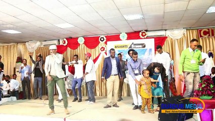 Gabar afar jir ah oo ka yaabisay  Ilkacase (Dirdiraaw) Live on stage Showgii Xamar 2017 HD